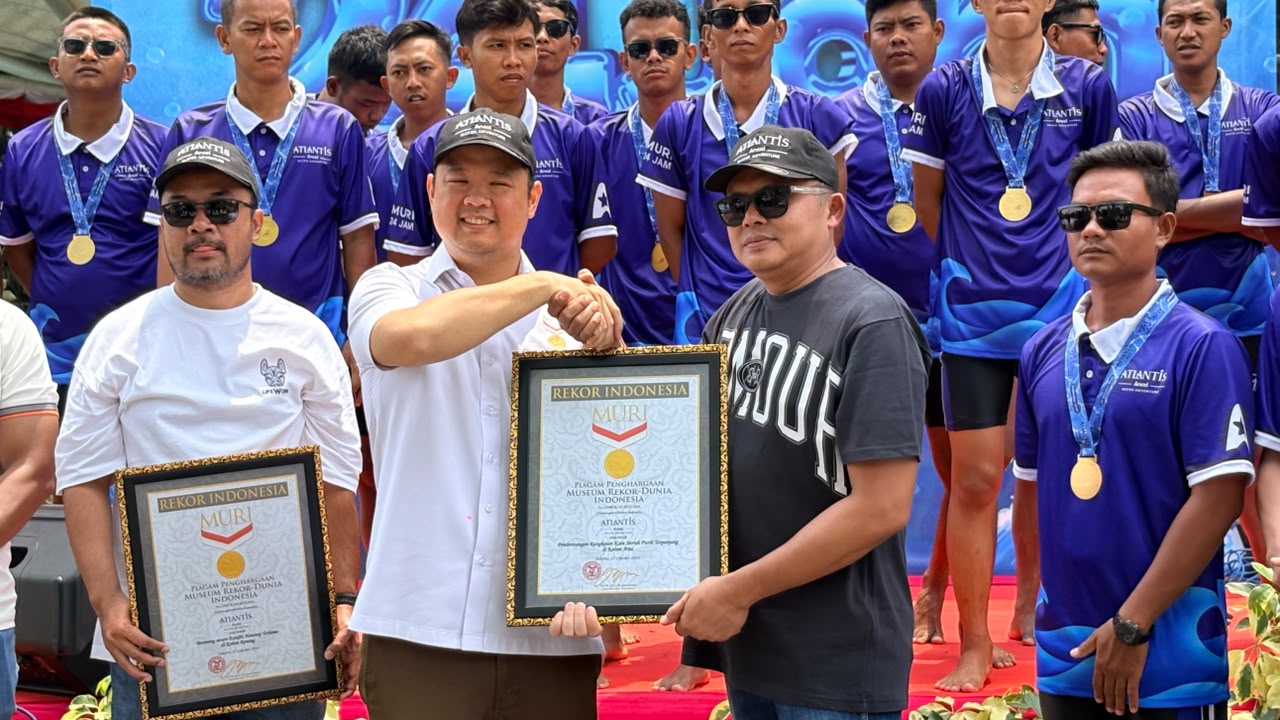 Pembentangan Kain/Bendera Merah Putih Tercatat Sebagai Rekor Dunia & Indonesia
